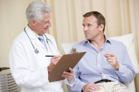 A doctor prescribes medication for a prostatitis patient.